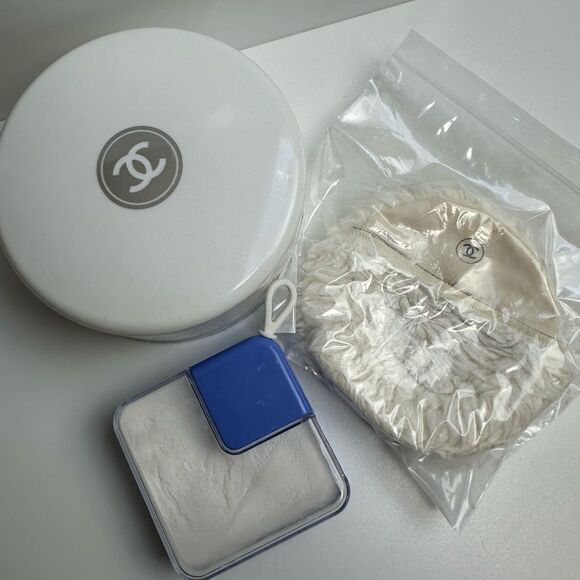 Chanel No 19 Luxury Bath Powder Vintage Round Container Rare Discontinued - Picture 3 of 14